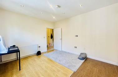 Elm Avenue, Beeston, Nottingham - Image 3